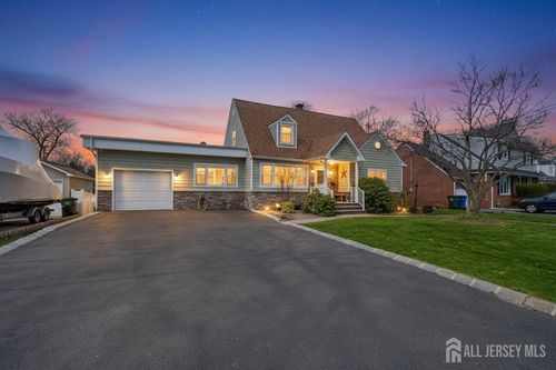 70 Oxford Rd, Colonia, NJ, 07067-1014 | Card Image