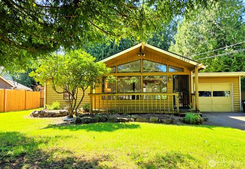 17017 10th Ave Ne, Shoreline, WA, 98155-5101 | Card Image