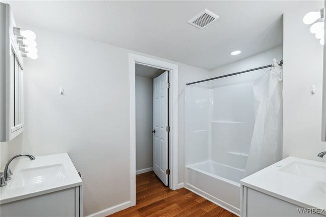 Bathroom | Image 29