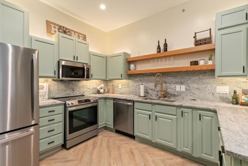 102-400 E Locust St, Des Moines, IA, 50309-1929 | Card Image