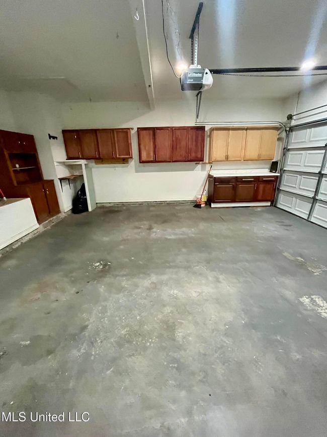 Garage | Image 30