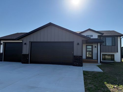 648 Valor Ct, Box Elder, SD, 57719-2047 | Card Image
