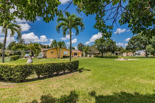 13450 Sw 26 Th St, House other with 4 bedrooms, 2 bathrooms and null parking in Davie FL | Image 13
