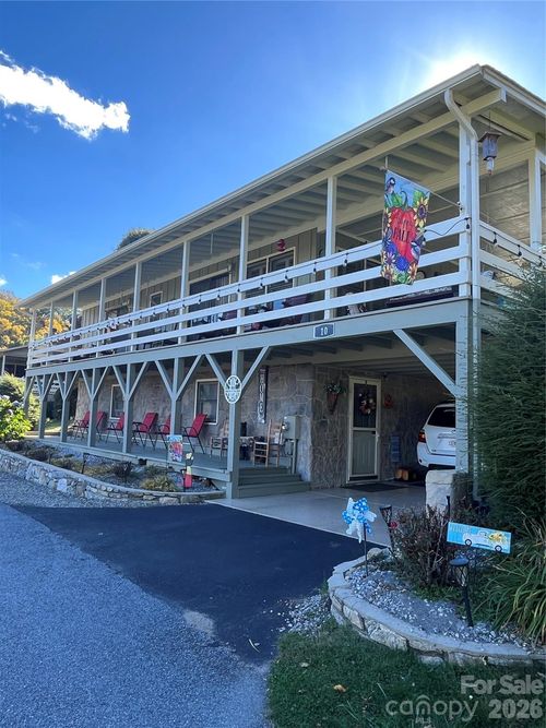 10 Onyx Ln, Maggie Valley, NC, 28751-8906 | Card Image