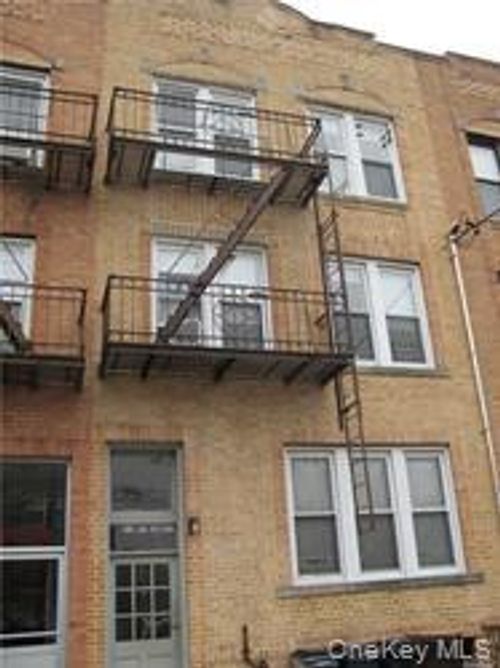 1r-21-07 38th St, Astoria, NY, 11105 | Card Image