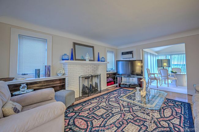 FAMILY ROOM | Image 8