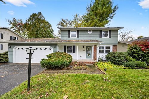 111 Shoreview Dr, Liverpool, NY, 13090-2817 | Card Image
