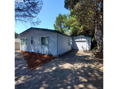 211 Ne 70th St, Newport, OR, 97365-9502 | Card Image