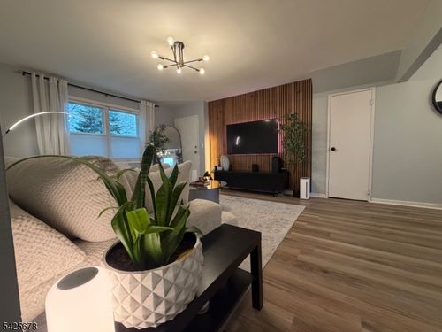 1b-1136 Valley Rd, Wayne, NJ, 07470-2320 | Card Image