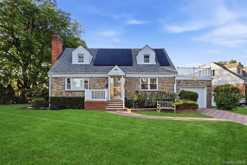 47 Sperry Ct, New Hyde Park, NY, 11040-3819 | Card Image