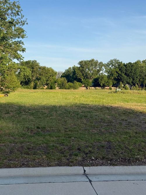 1109 Stutzman Cir, Halstead, KS, 67056 | Card Image