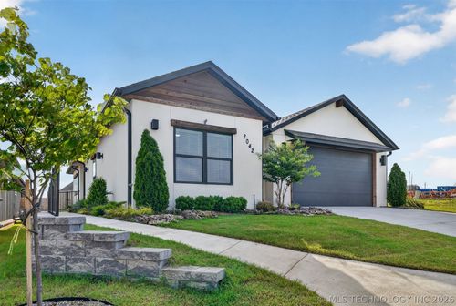2042 E 130th St S, Jenks, OK, 74037-5100 | Card Image