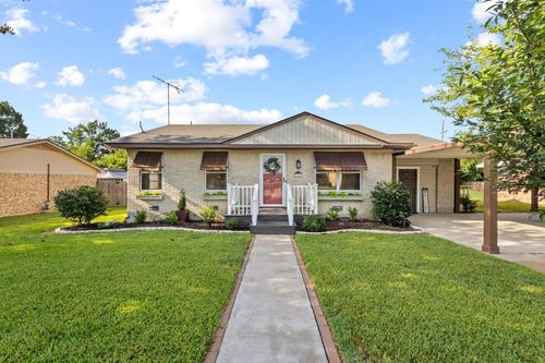 807 Texas St, Trenton, TX, 75490-2017 | Card Image