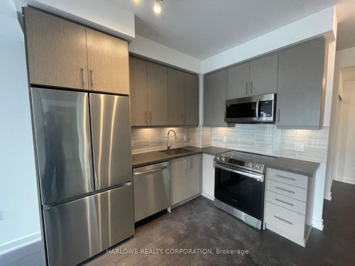 702-105 Oneida Cres, Richmond Hill, ON, L4B0H6 | Card Image