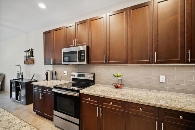 524 Sw Glen Crest Way, Condo with 3 bedrooms, 3 bathrooms and null parking in Stuart FL | Image 8