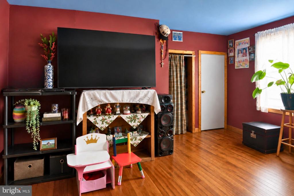 Residential in CRISFIELD
