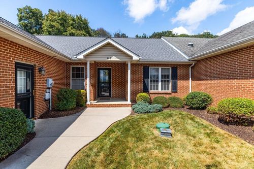 118 Red Oaks Dr, STAUNTON, VA, 24401-9102 | Card Image
