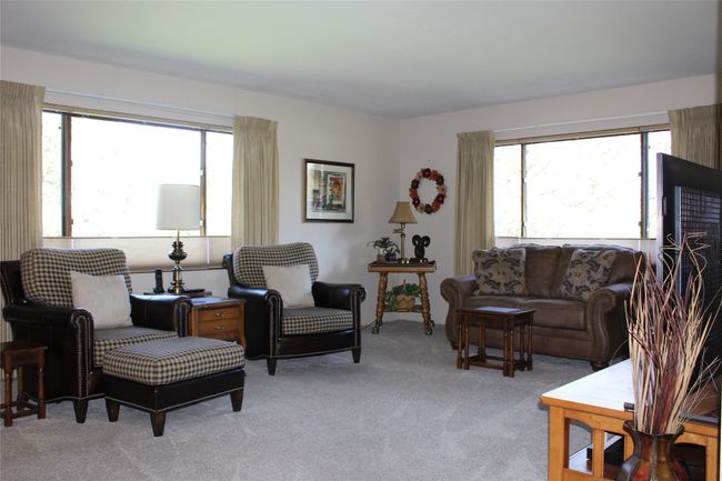 Living Room | Image 11