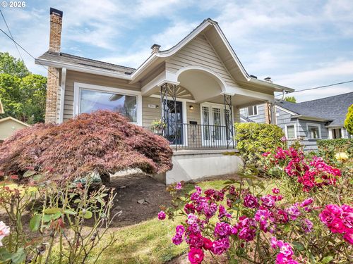3947 Se Stark St, Portland, OR, 97214-3240 | Card Image
