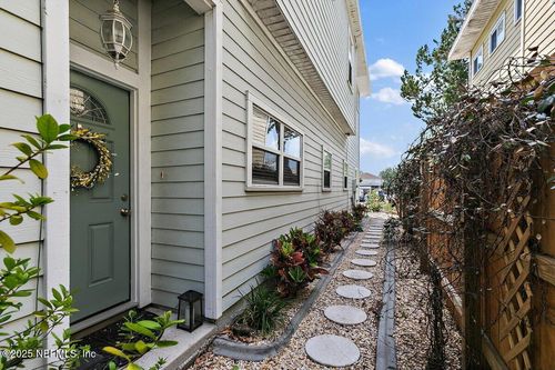 885 6th Ave S, Jacksonville Beach, FL, 32250-4201 | Card Image