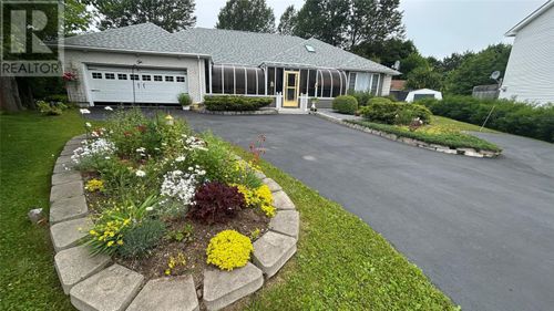 10 Shave Pl, House with 4 bedrooms, 4 bathrooms and null parking in Stephenville NL | Card Image