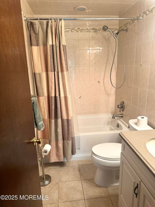 51 Malibu Ct, Condo with 2 bedrooms, 2 bathrooms and null parking in Old Bridge NJ | Image 10