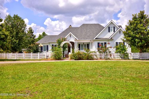 5037 Longbow Dr, Kiln, MS, 39556-8435 | Card Image
