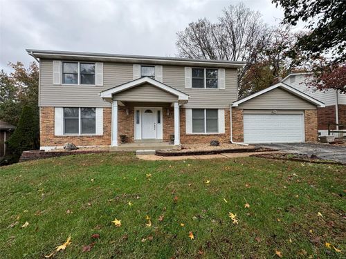 12383 Woodline Dr, Saint Louis, MO, 63141-7435 | Card Image