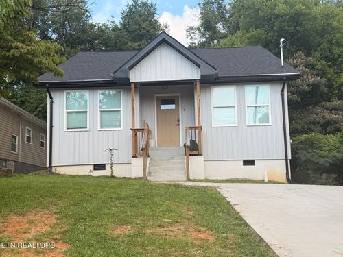 2015 Paris Rd, Knoxville, TN, 37912-5828 | Card Image