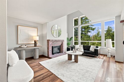 e119-7250 Old Redmond Rd, Redmond, WA, 98052-6840 | Card Image
