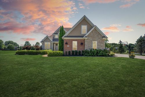 198 W Auburn Trl, Brighton, MI, 48114-5000 | Card Image