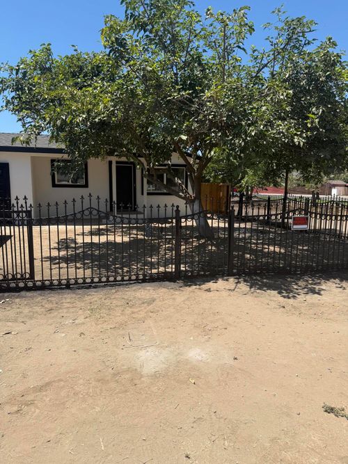 383 N California St, Tulare, CA, 93274-3628 | Card Image