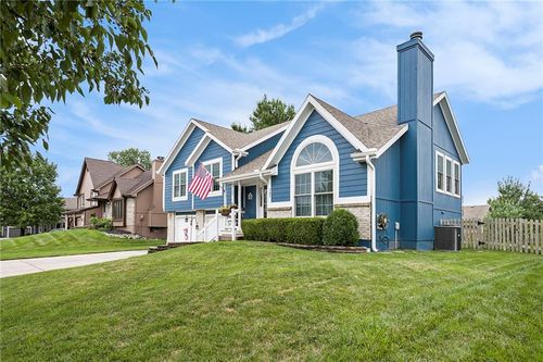 107 Amaryllis Cir, Smithville, MO, 64089-8281 | Card Image