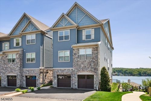 401 Mariners Pt, Hopatcong, NJ, 07843-1371 | Card Image