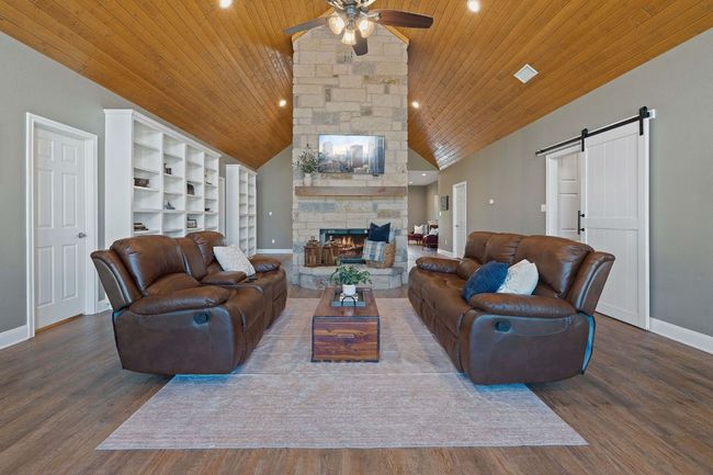 176 Cedar Creek Cir, Home with 5 bedrooms, 7 bathrooms and null parking in Cedar Creek TX | Image 4