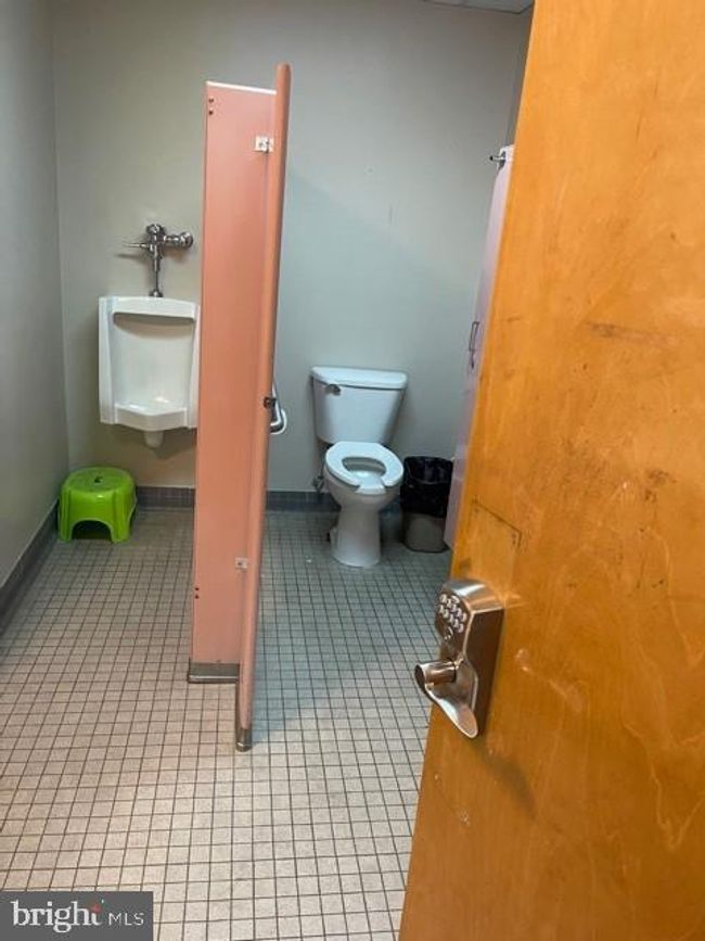 FL-2ND - 2875 Towerview Rd, Home with 0 bedrooms, 0 bathrooms and null parking in Herndon VA | Image 21