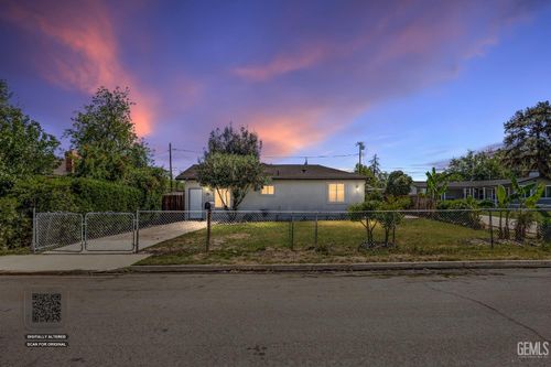 418 Olive St, Bakersfield, CA, 93304-1717 | Card Image