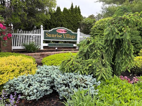 24 Revere Dr, Sayville, NY, 11782-1350 | Card Image
