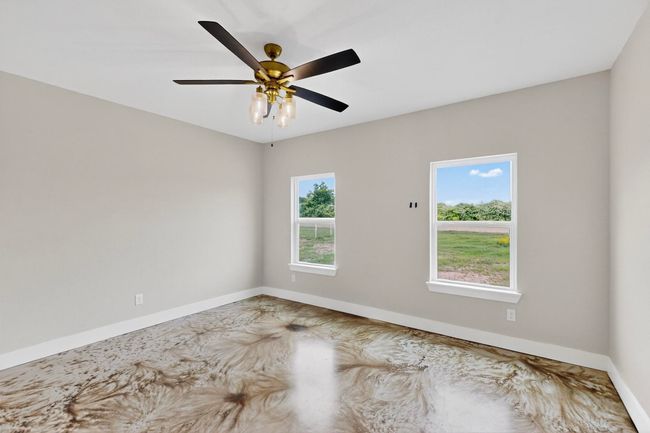 Unfurnished room with baseboards and ceiling fan | Image 26