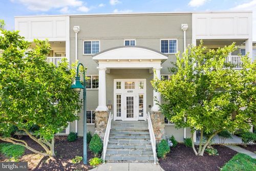 201-4089 S Four Mile Run Dr, ARLINGTON, VA, 22204-5633 | Card Image