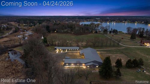 1050 Oxbow Lake Rd, White Lake, MI, 48386-3850 | Card Image