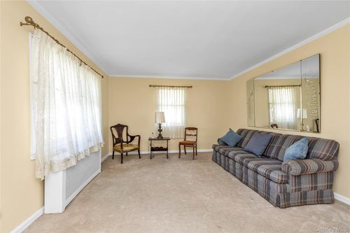 107 Aster Dr, New Hyde Park, NY, 11040-2135 | Card Image