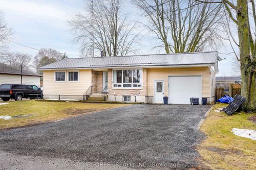 218 Maple St, West Lorne, ON, N0L2P0 | Card Image