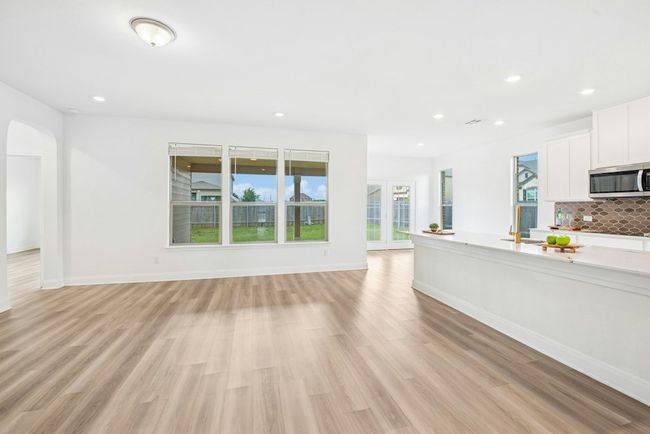 Spacious everyday living area | Image 8