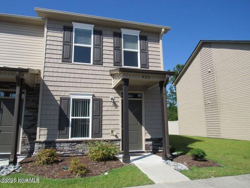 423 Sullivan Loop Rd, Midway Park, NC, 28544-0007 | Card Image