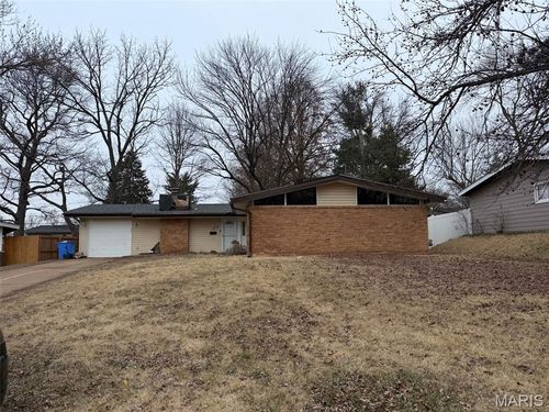 4 Milbrook Ln, Florissant, MO, 63033-6214 | Card Image