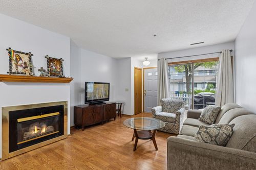 2600 Lockwood Dr, Mendota Heights, MN, 55120-1724 | Card Image