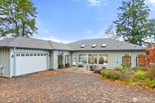 323 Se Stotsbery Rd, Shelton, WA, 98584-9327 | Card Image