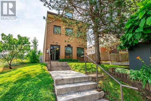 3-4872 Valley Way, Niagara Falls, ON, L2E1W3 | Card Image