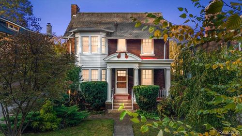 2233 Iroquois St, Detroit, MI, 48214-2752 | Card Image